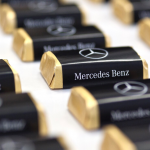 Reklámcsoki a Mercedes-Benz logójával